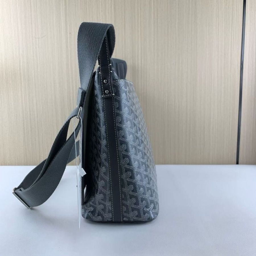 Goyard 灰色Capetien男款郵差包成35*25*13 95新 配件塵袋-4