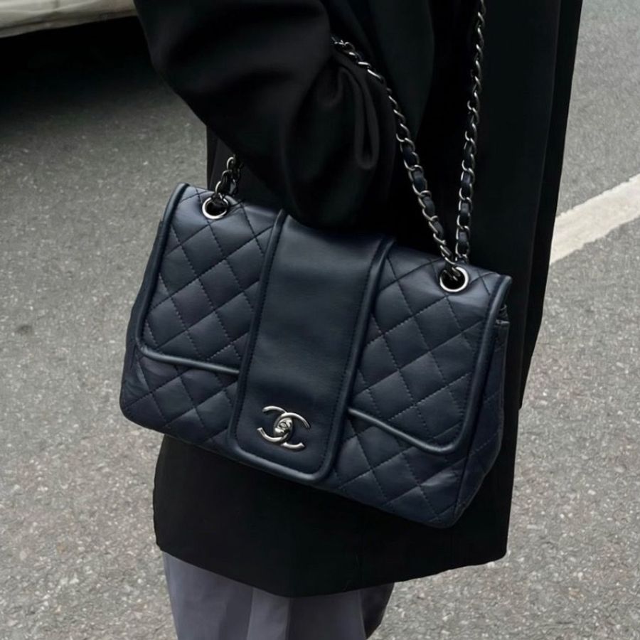 CHANEL 黑銀季節款cf 羊皮 鏈條包 20.5*30.5*8.5 9新配件保卡塵袋-0
