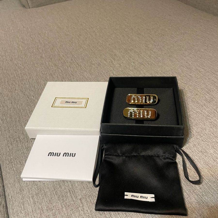 miumiu 金色髮夾一對-0