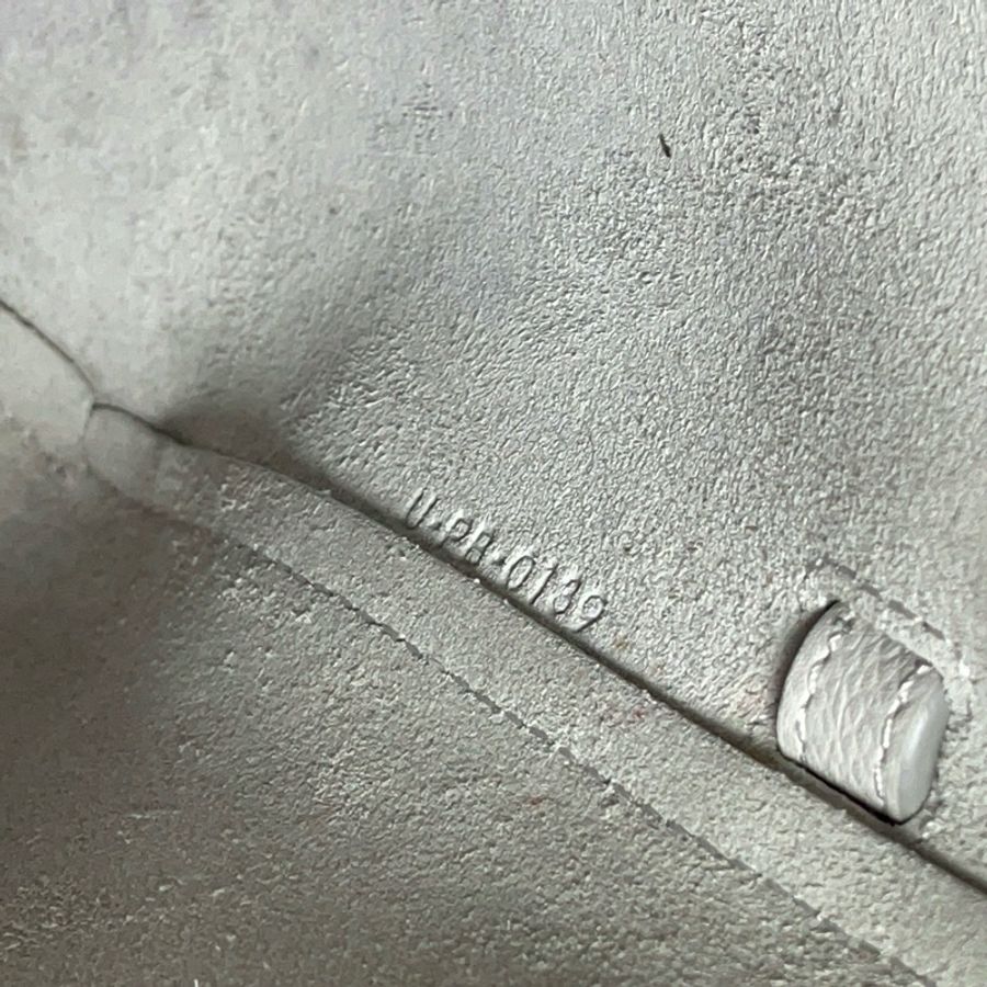 97新 celine賽琳新標鯰魚nano全皮白色20*20*10cm/-6