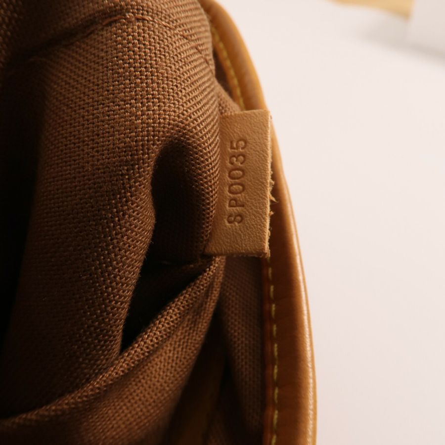 LOUIS VUITTON Monogram Batignolles Vertical金扣手挽袋-13