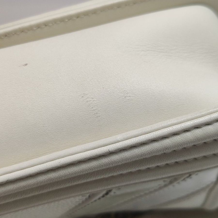 Chanel Leboy季節限定款小號牛皮V紋絎縫方形雙C鎖扣單肩包-17