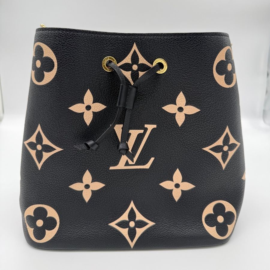 加贈MK斜背包 LOUIS VUITTON NéoNoé MM M45497 黑色 雙色壓紋水桶包-0