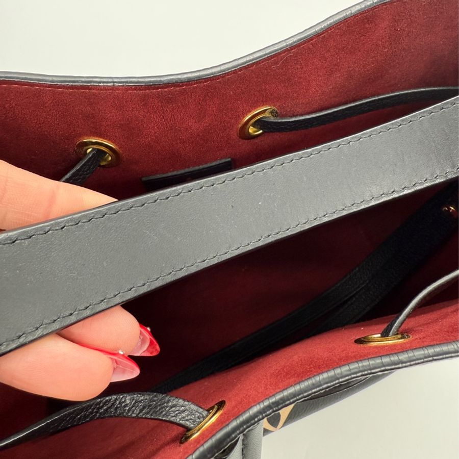 加贈MK斜背包 LOUIS VUITTON NéoNoé MM M45497 黑色 雙色壓紋水桶包-15