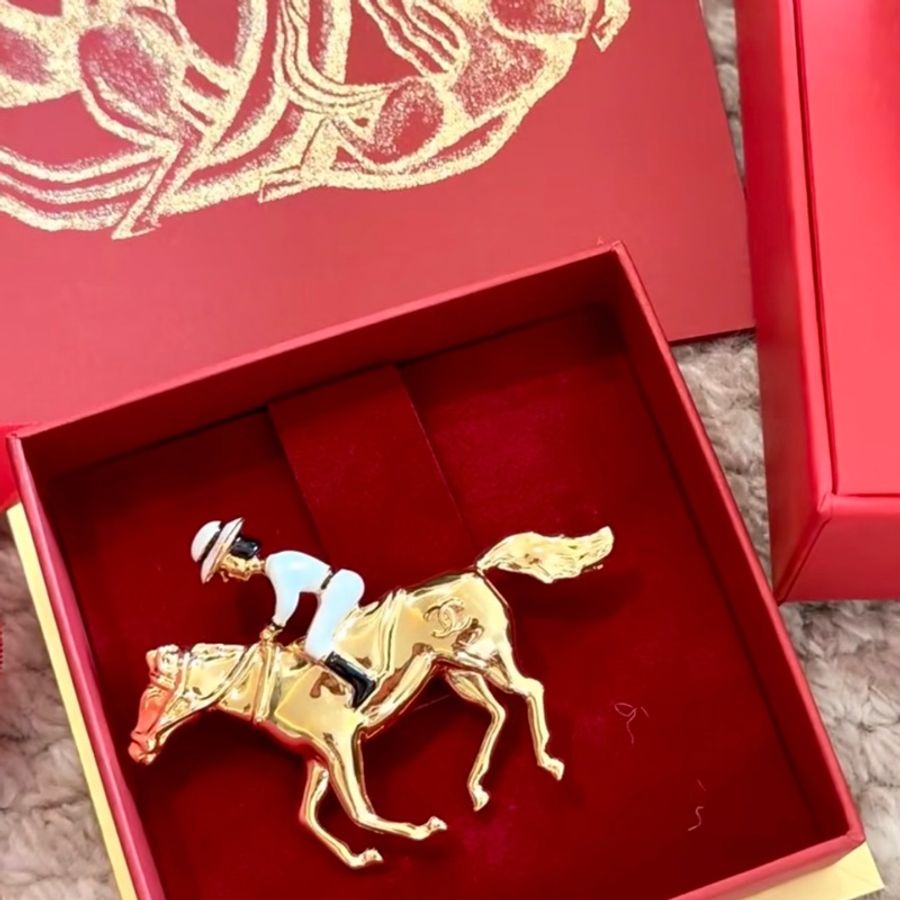 Chanel香奈兒26年限定VIC馬兒胸針-4