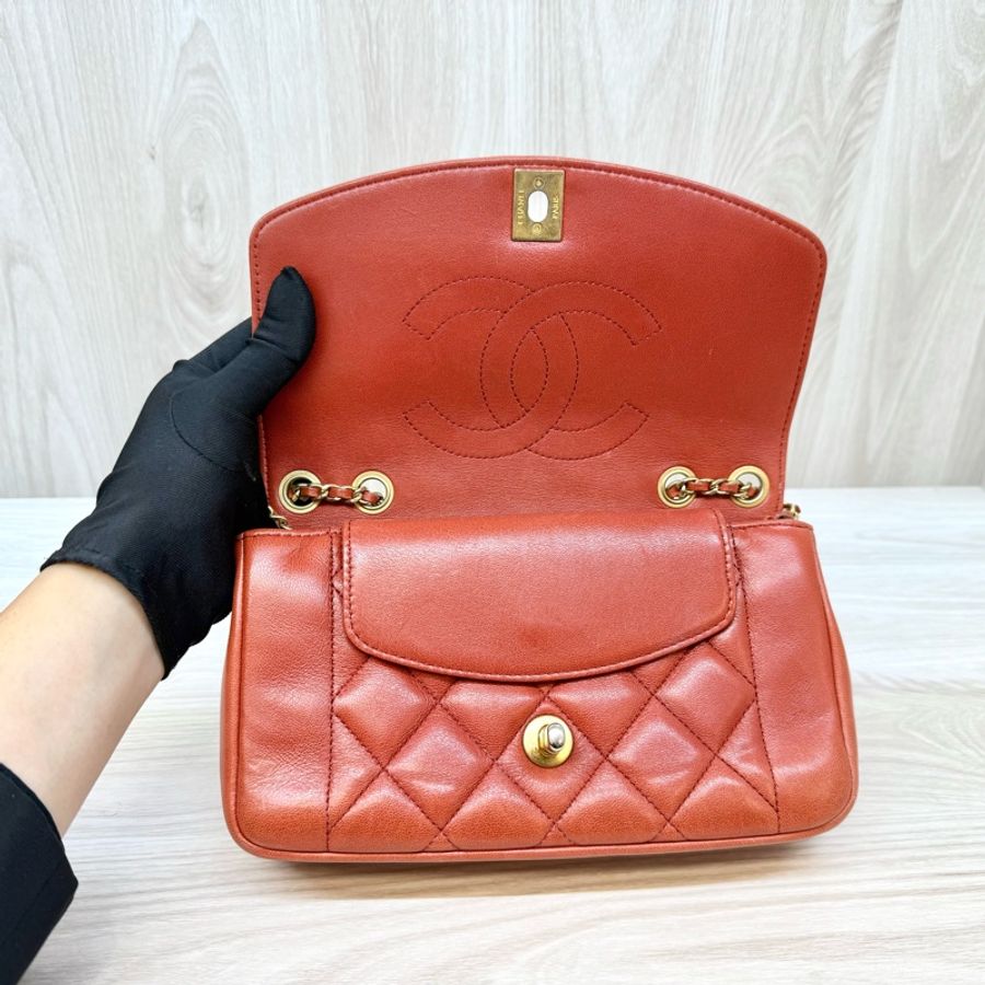 CHANEL磚紅色牛皮金釦Diana肩背包A92734-5