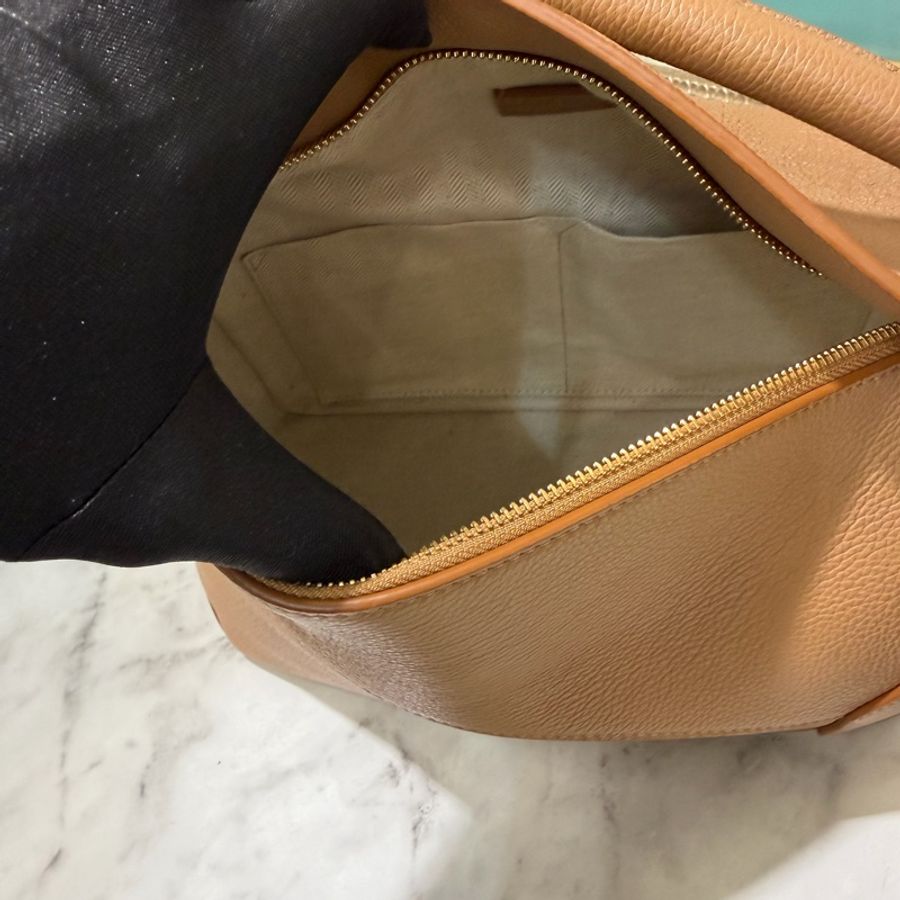 Loewe 焦糖色粒面牛皮金釦中號Puzzle Edge手提肩斜背包A510P49-7