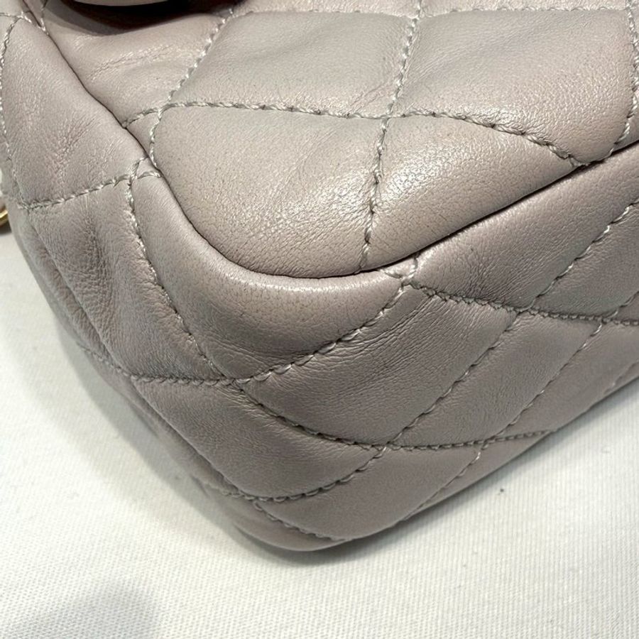 CHANEL 淡紫灰金球方胖-9
