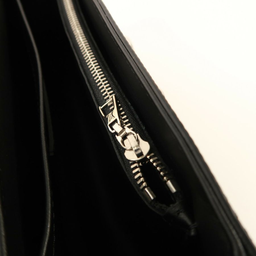 LOUIS VUITTON Epi Twist MM銀扣鏈帶肩背袋-17