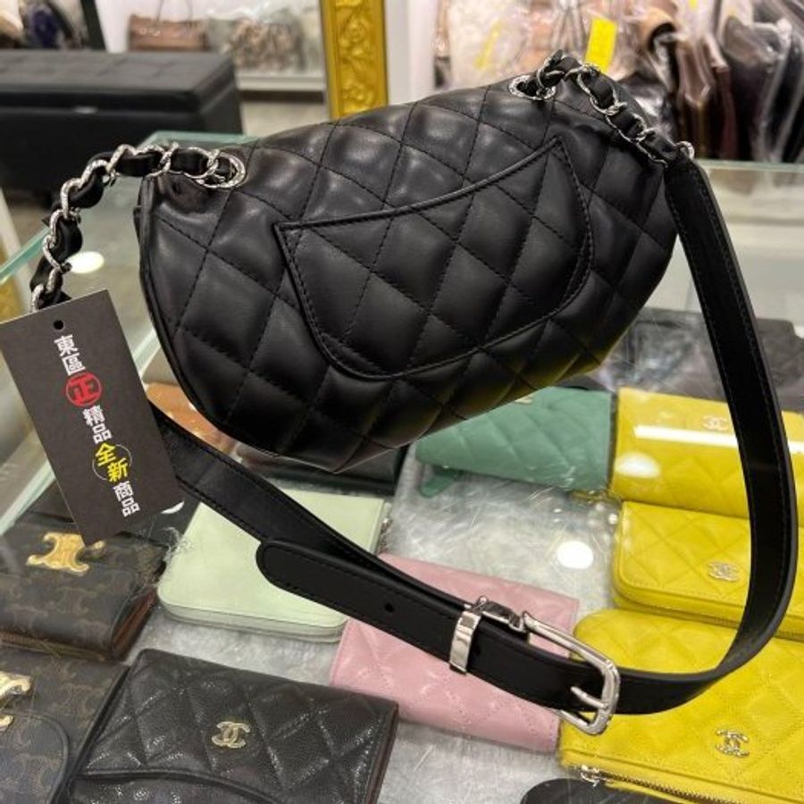 東區正精品㊣CHANEL 全新香奈兒黑色牛皮全皮銀釦銀鍊釦式翻蓋圓弧型胸口包腰包 RZ4645-6
