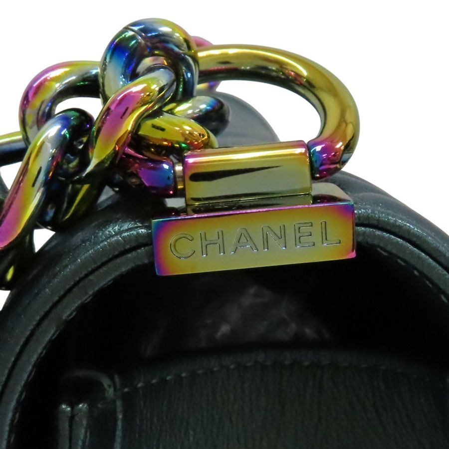 綠色 Iridescent 菱格紋 牛皮 BOY 28 鍊帶肩背包【CHANEL 香奈兒】 A67086-16