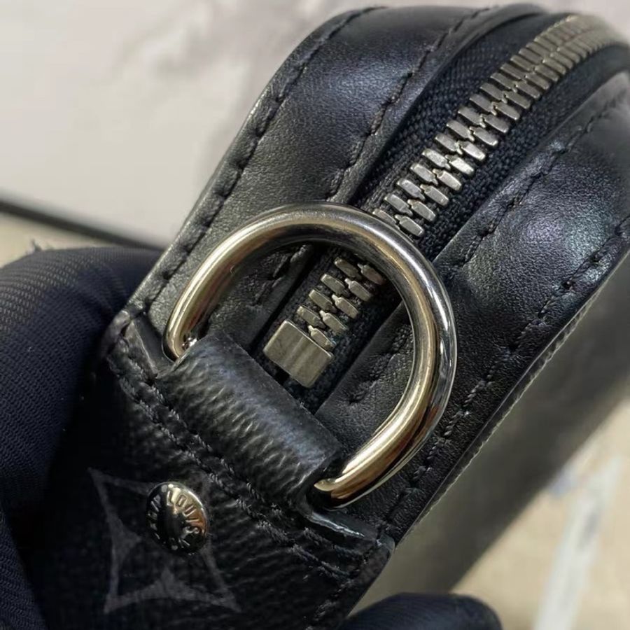 LV路易威登Trio系列男士黑老花郵差包 芯片-21