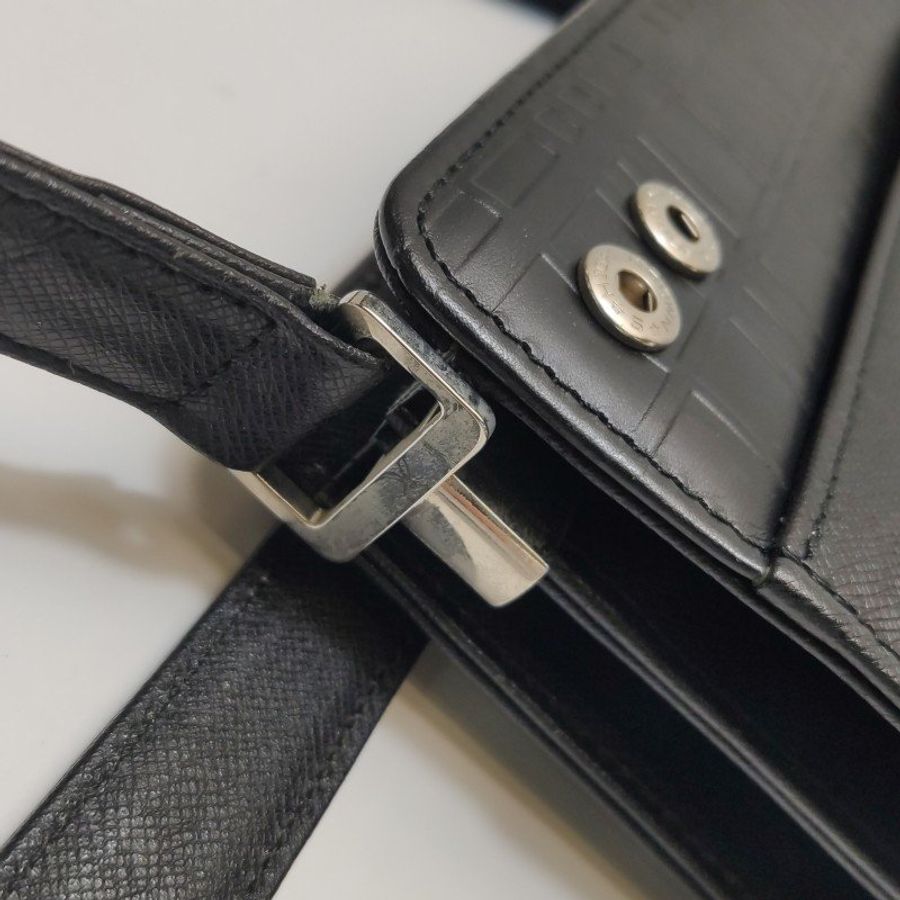 Burberry牛皮純色Logo銘牌斜挎包單肩包-14