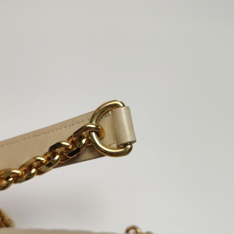 Celine C Bag中號牛皮純色絎縫C字扣單肩包-10