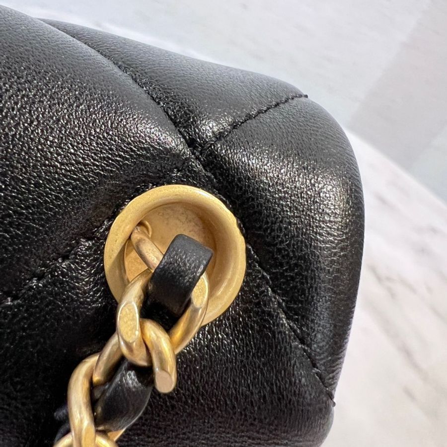 Chanel 黑羊皮霧金釦CF20雙珍珠下蓋肩斜背包-16