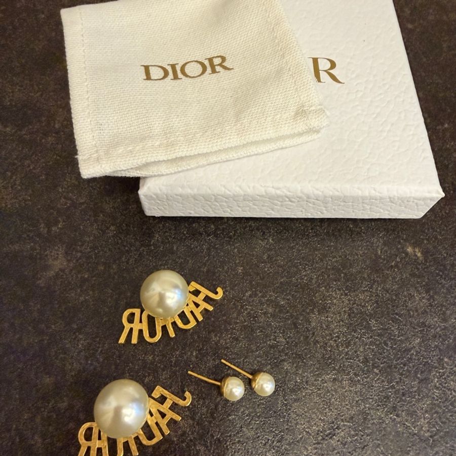 Dior珍珠大logo耳環-4