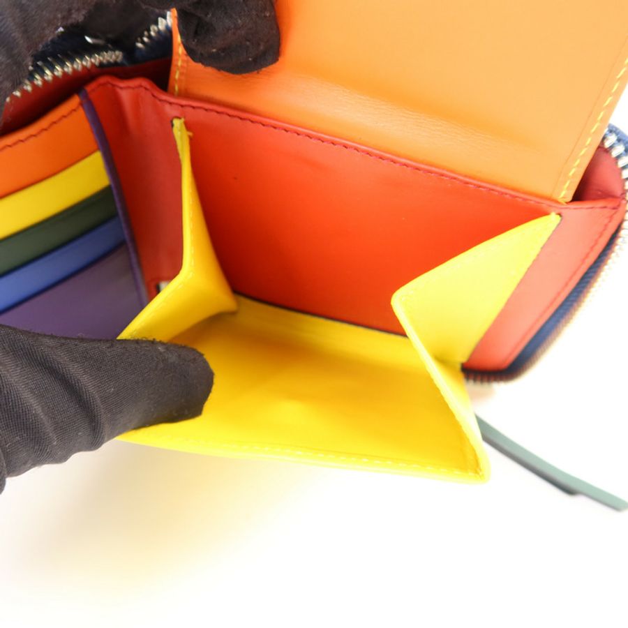 LOEWE 牛皮皮革Round Wallet銀扣錢包-6