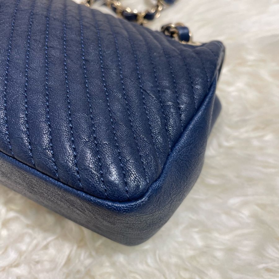 Chanel V 紋深藍牛皮Flap Bag-6