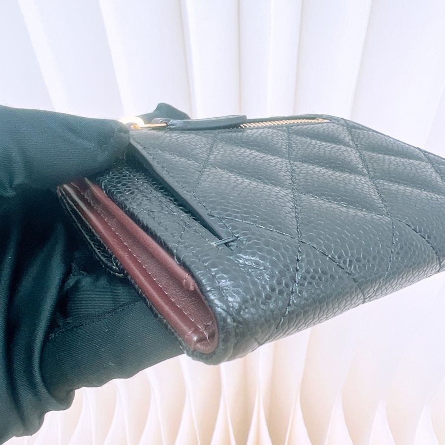 Chanel cf 黑金牛皮翻蓋短夾-6