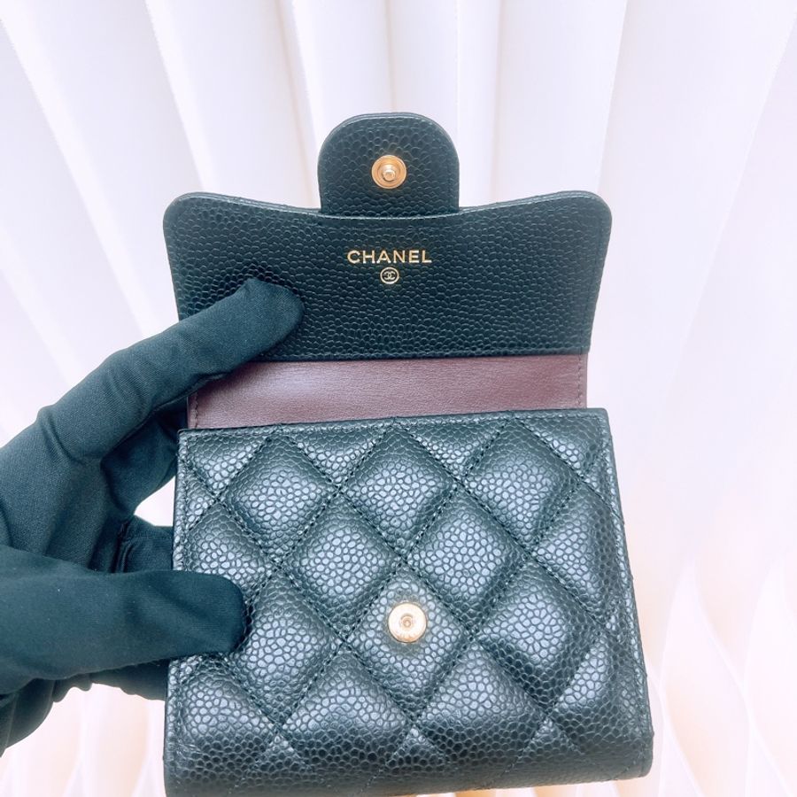 Chanel cf 黑金牛皮翻蓋短夾-8