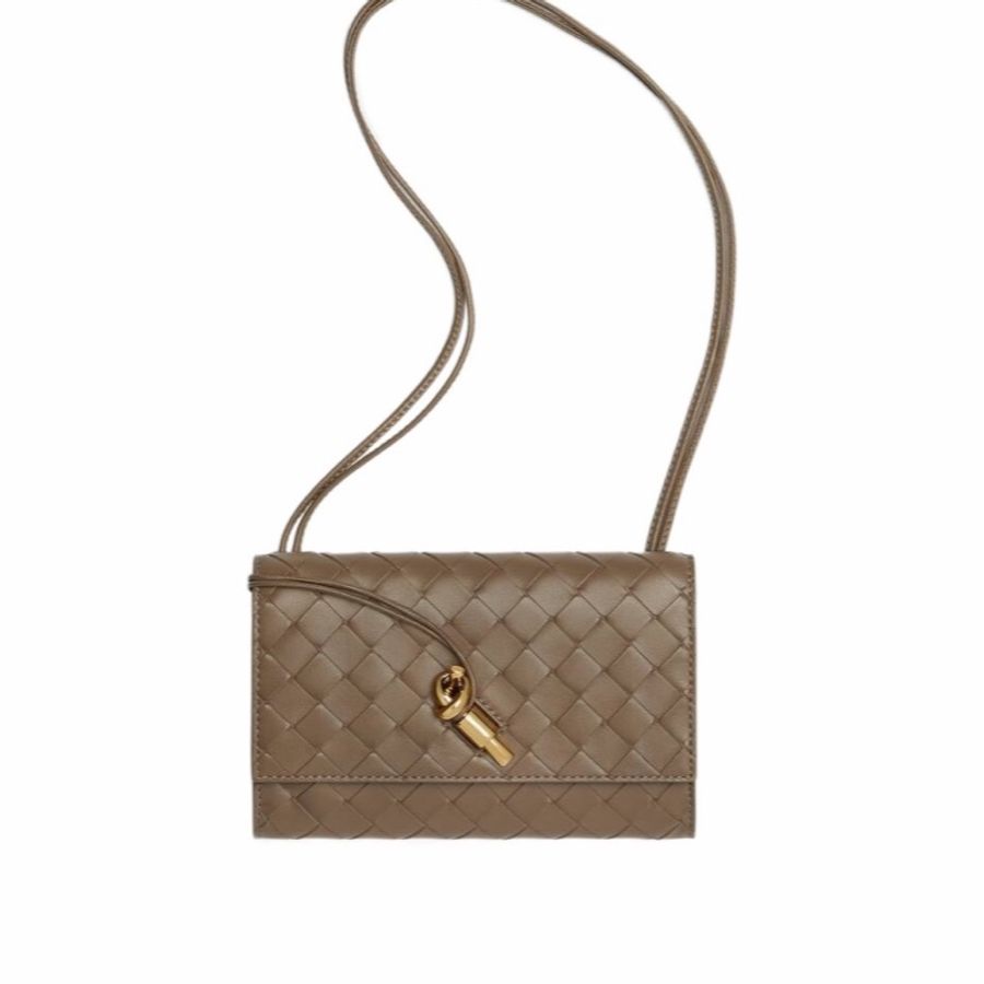 Bottega Veneta 女士 Andiamo 肩帶式收納袋均碼碼19cm*2cm*12.6cm-1