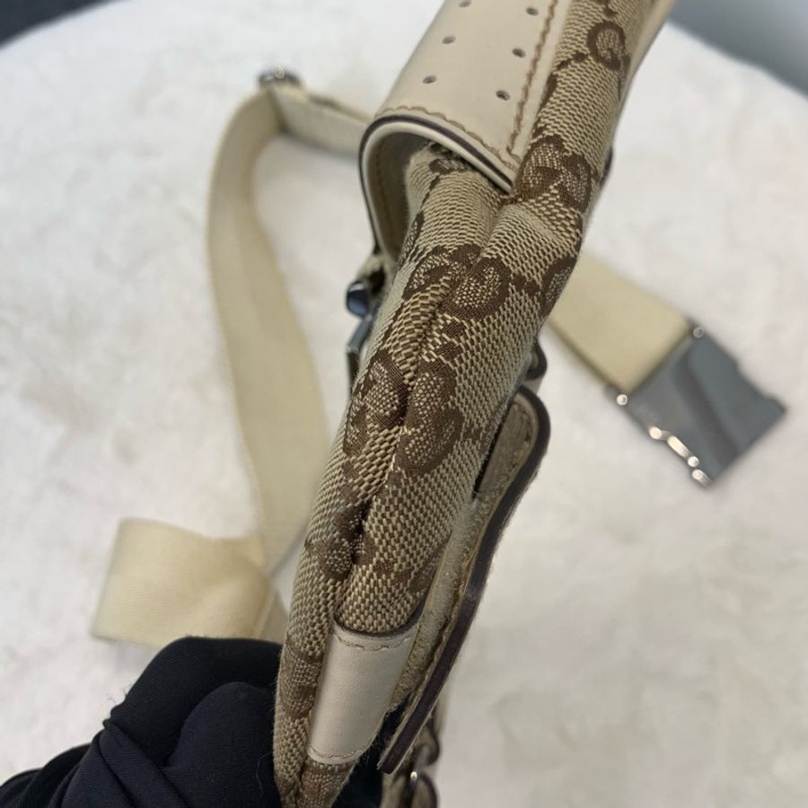 Gucci老花圖案帆布胸或腰包-6