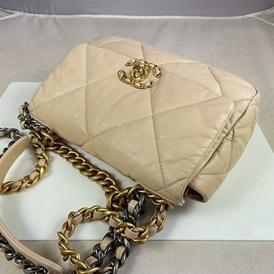 *奢華大道國際精品*【CH0721】CHANEL 奶茶色小羊皮 金釦19系列 口蓋兩用包 AS1160-2