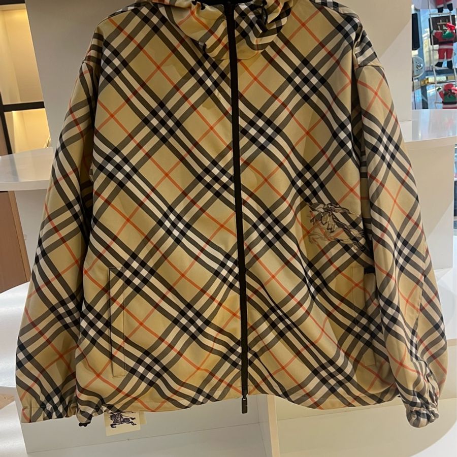 burberry巴宝莉新款卡其斜格纹双面夹克拉链连帽外套 os宽松版型,带吊牌,男女同款都可以穿,卡其格纹夹克,双面穿面料特别好-0