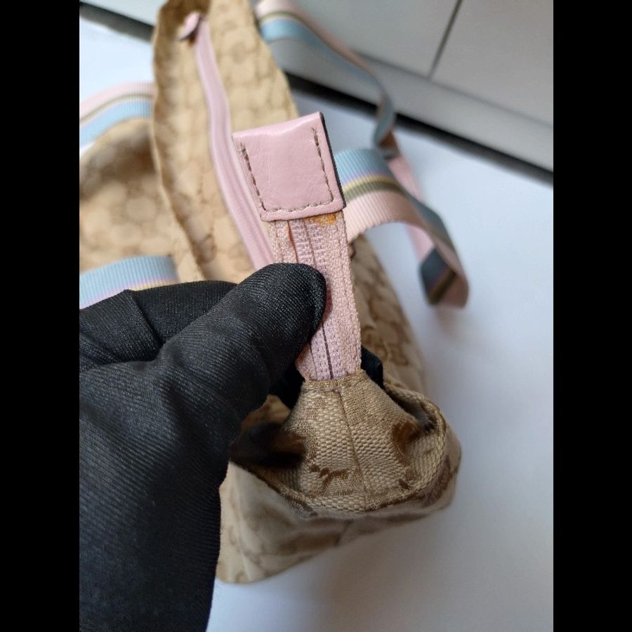 Gucci 粉把駝布logo水餃包-21
