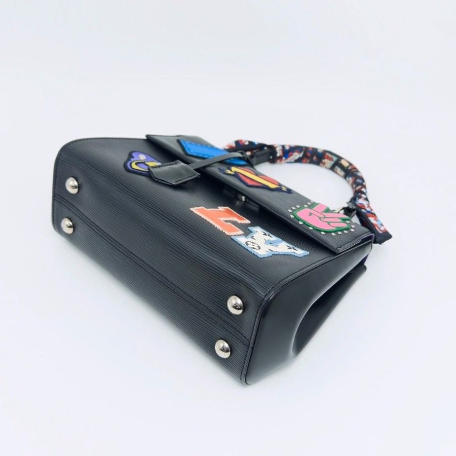 LV 限量款Cliuny 黑色水波紋徽章手提肩背包25*19*10 9新 配件絲巾塵袋-4