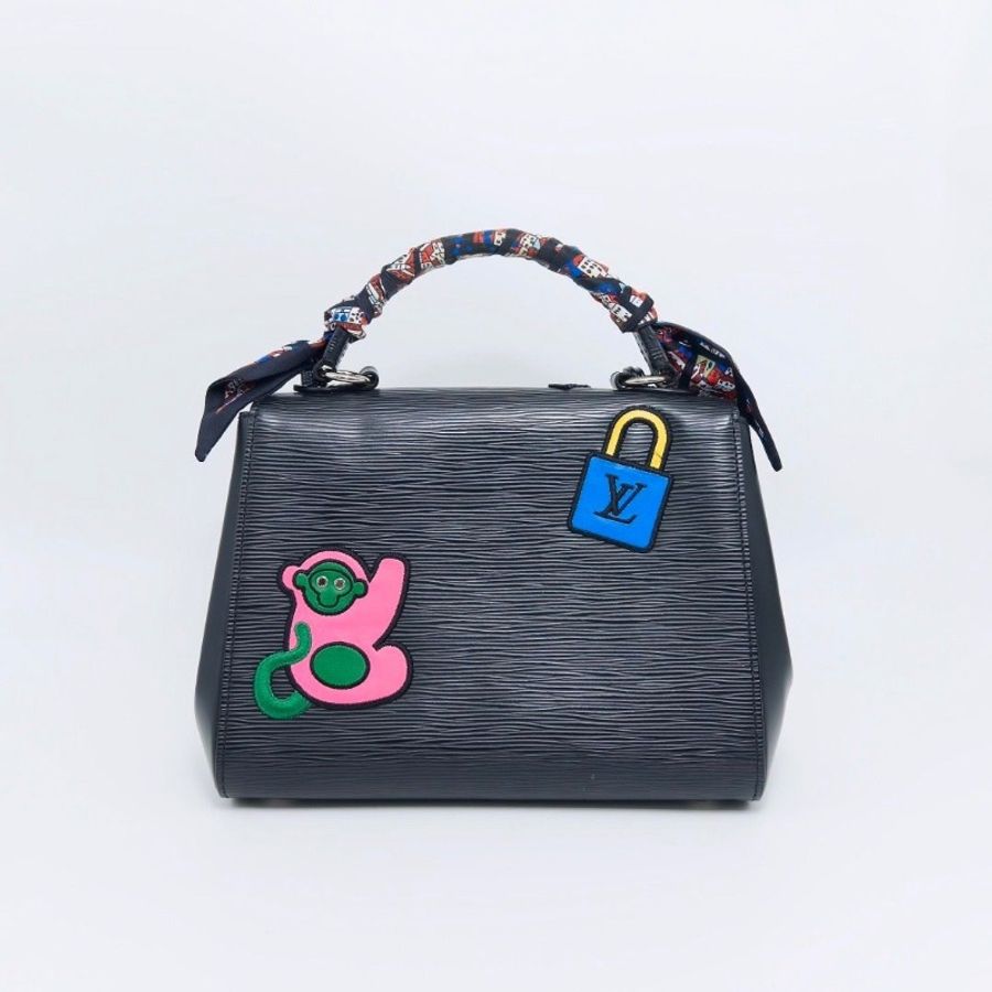 LV 限量款Cliuny 黑色水波紋徽章手提肩背包25*19*10 9新 配件絲巾塵袋-5