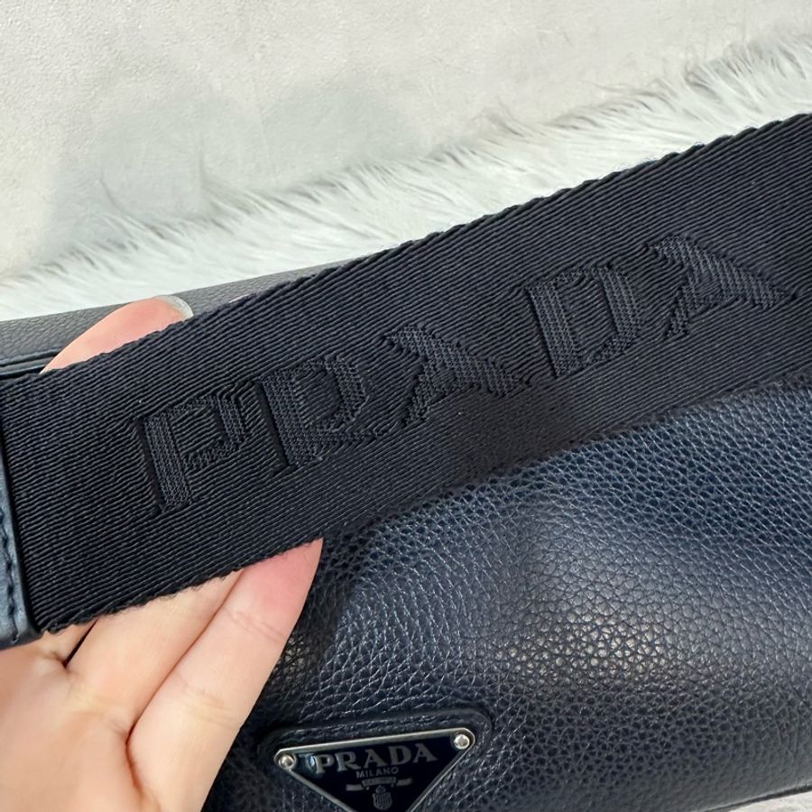 Prada 2VL010深藍色荔枝皮銀釦腰包-26
