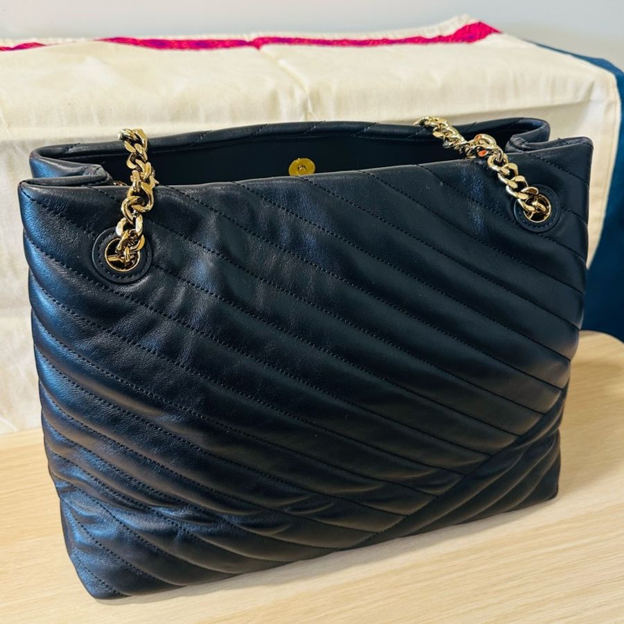 全新 Tory Burch Kira Chevron Tote 小香風經典黑色皮革肩背手提托特包 鏈條背帶-1