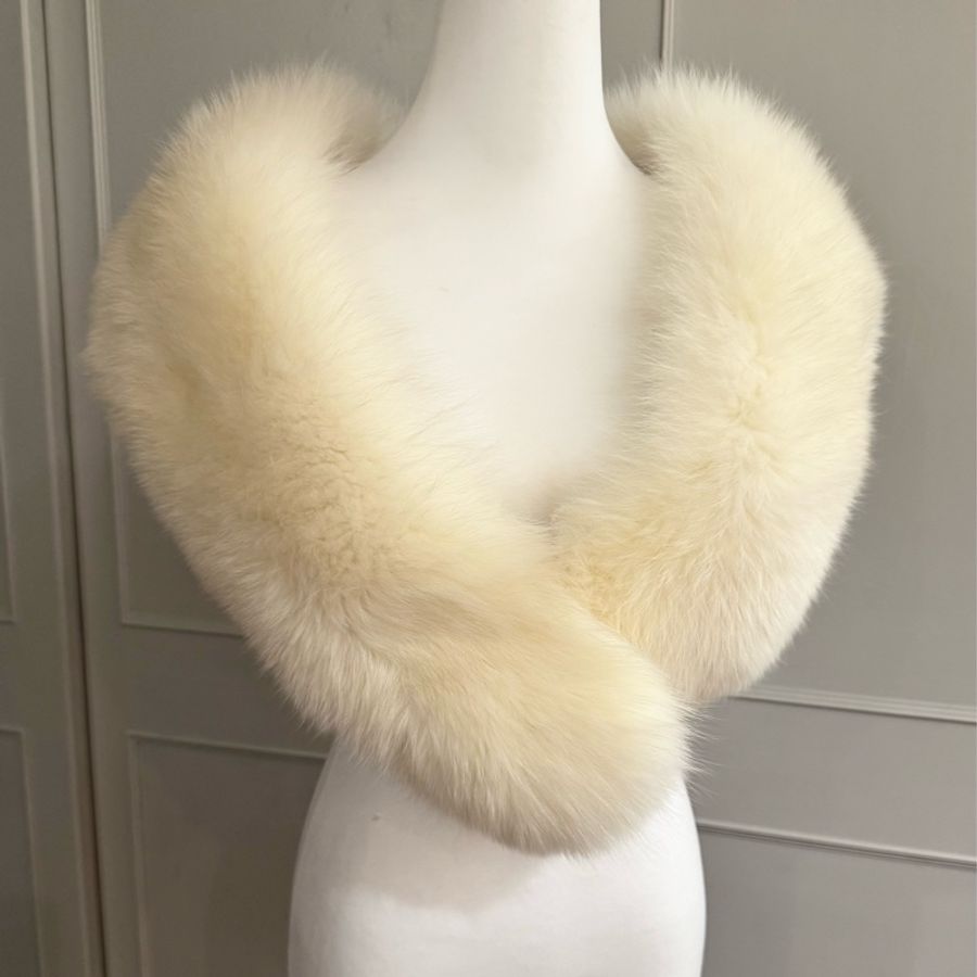 《新歡舊愛》近新正品Burberry大狐狸毛皮草澎澎批肩-8