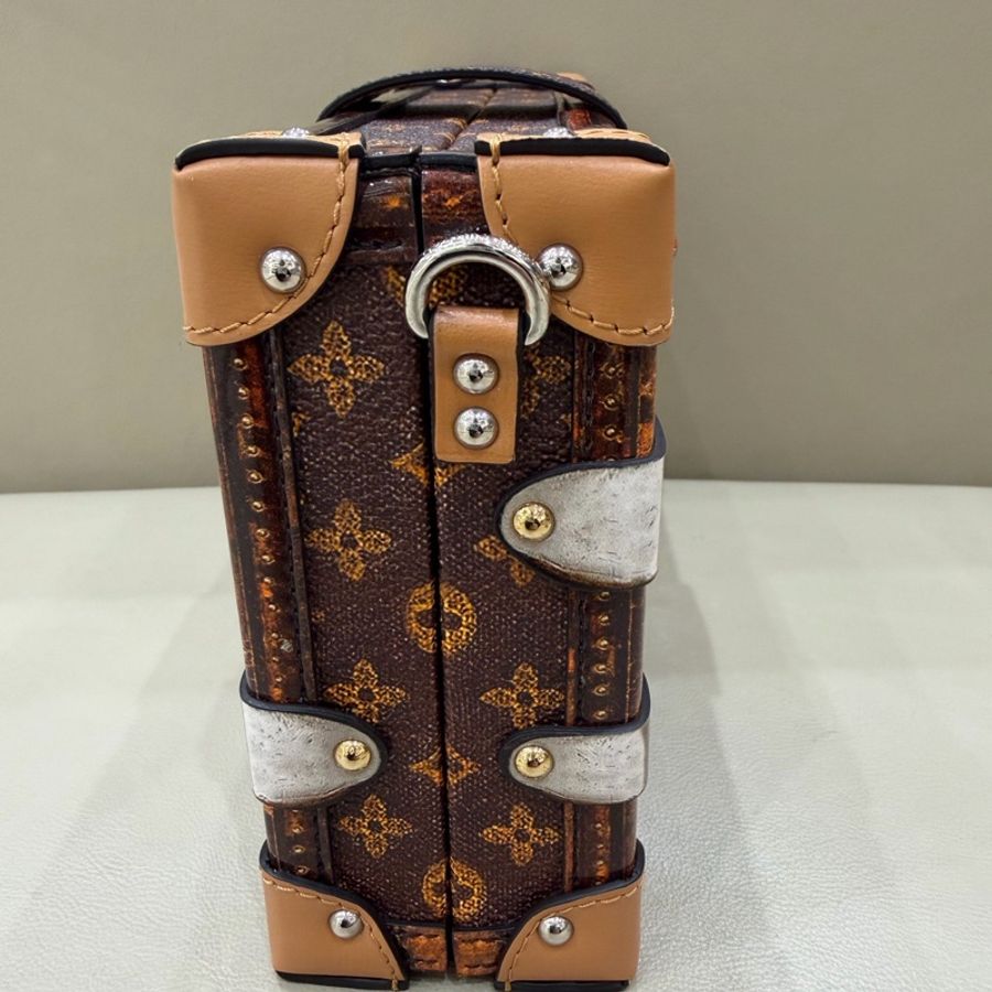 LV 限量秀款 盒子包 尺寸約20*12.5*5cm-8