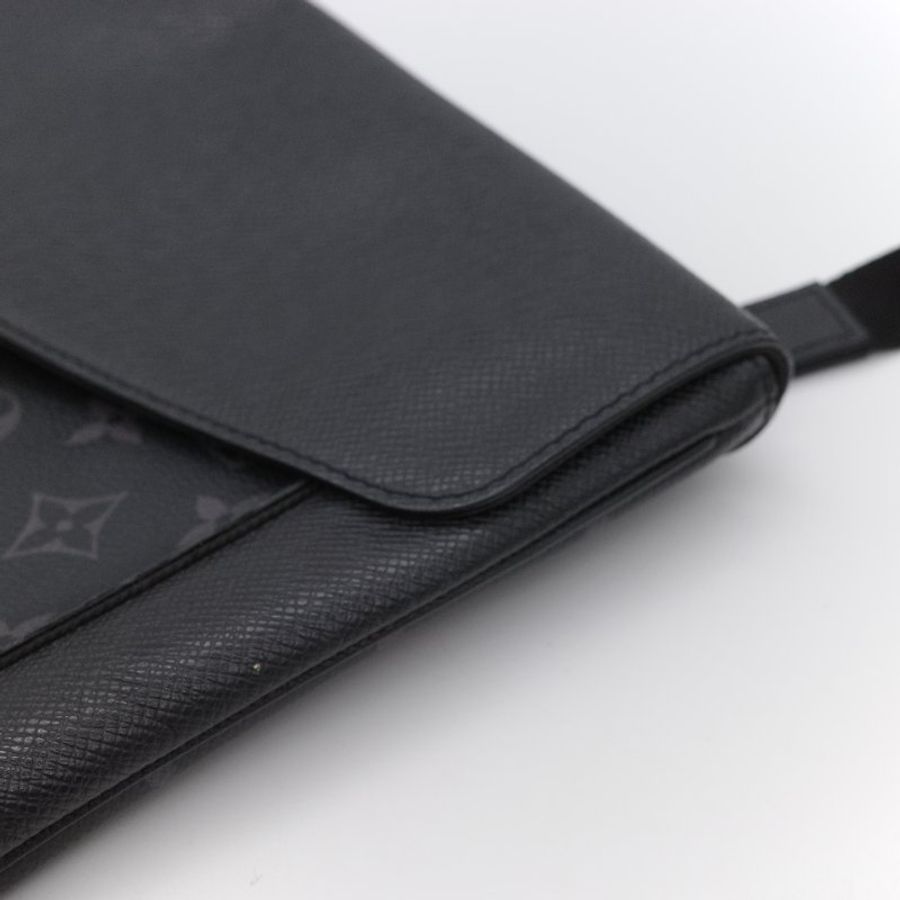 Louis Vuitton 路易威登 Taigarama 黑色 牛皮 帆布 翻蓋信差包 斜背包-6