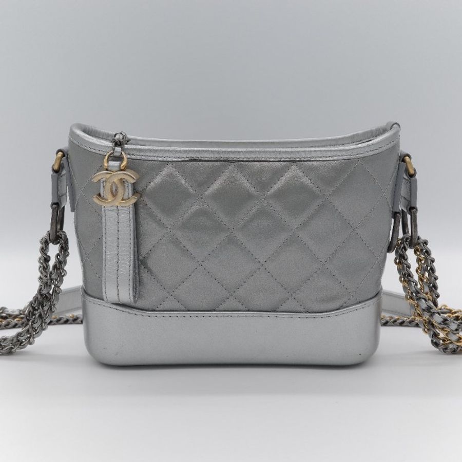 Chanel香奈兒 Gabrielle Hobo 金屬銀色 小牛皮 小型流浪包 肩背包 側背包-3