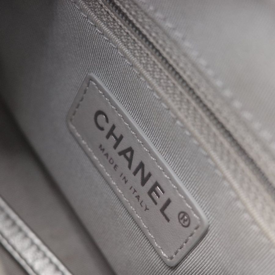 Chanel香奈兒 Gabrielle Hobo 金屬銀色 小牛皮 小型流浪包 肩背包 側背包-17