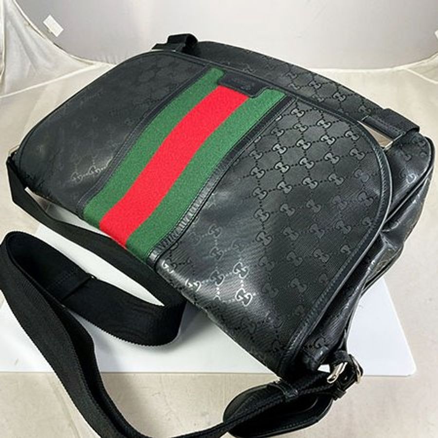 *奢華大道國際精品*【G1607】GUCCI黑色雷射PVC綠紅綠微笑斜背包 269376-1