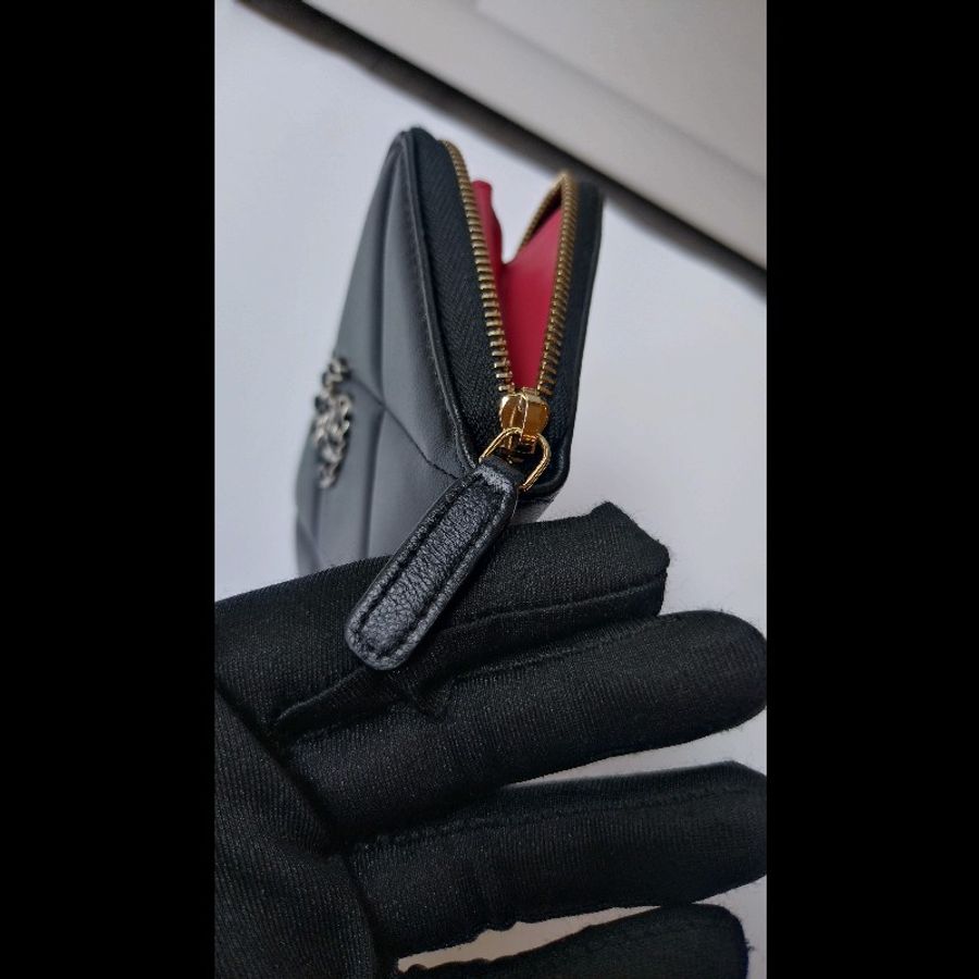 Chanel 19系列黑皮拉鍊中夾-9