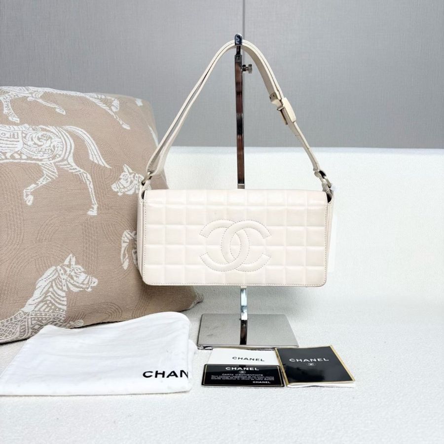 Chanel 中古橫版冰格腋下包 白色金扣 羊皮24*12*4 98新配件塵袋保卡-1