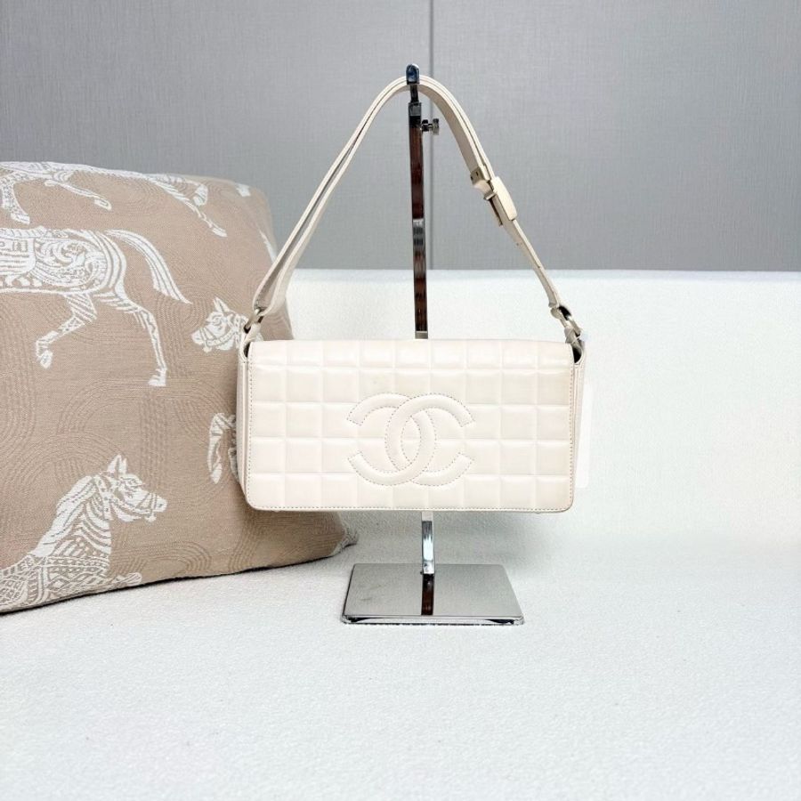 Chanel 中古橫版冰格腋下包 白色金扣 羊皮24*12*4 98新配件塵袋保卡-4