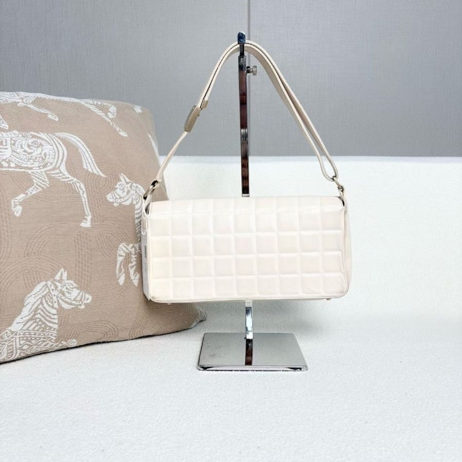 Chanel 中古橫版冰格腋下包 白色金扣 羊皮24*12*4 98新配件塵袋保卡-5