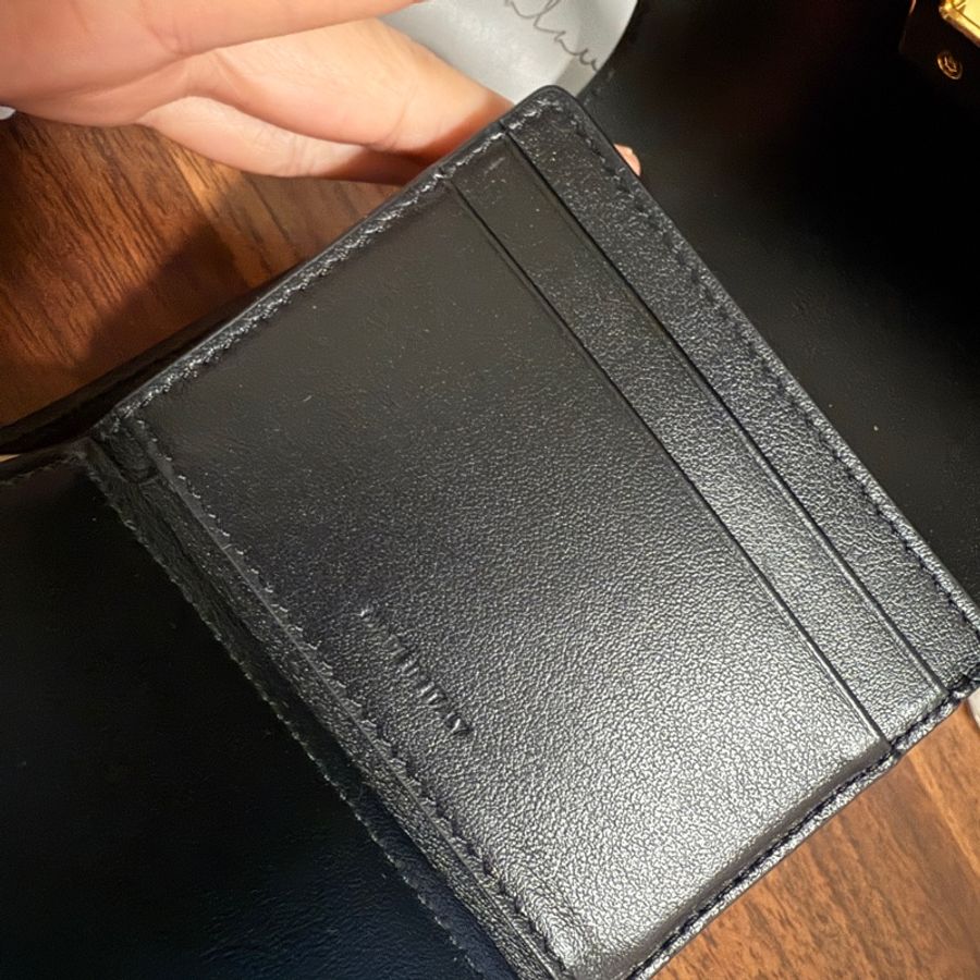 celine 16小牛皮 黑色金鈕扣三折短夾-3