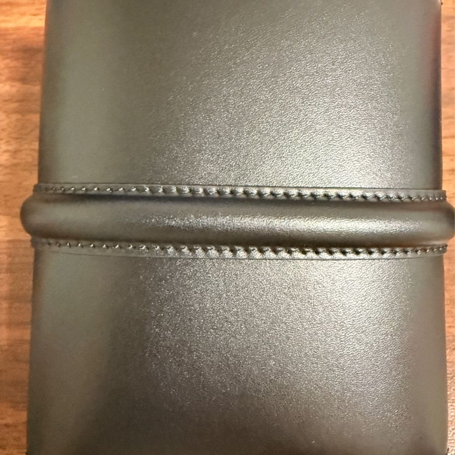 celine 16小牛皮 黑色金鈕扣三折短夾-6