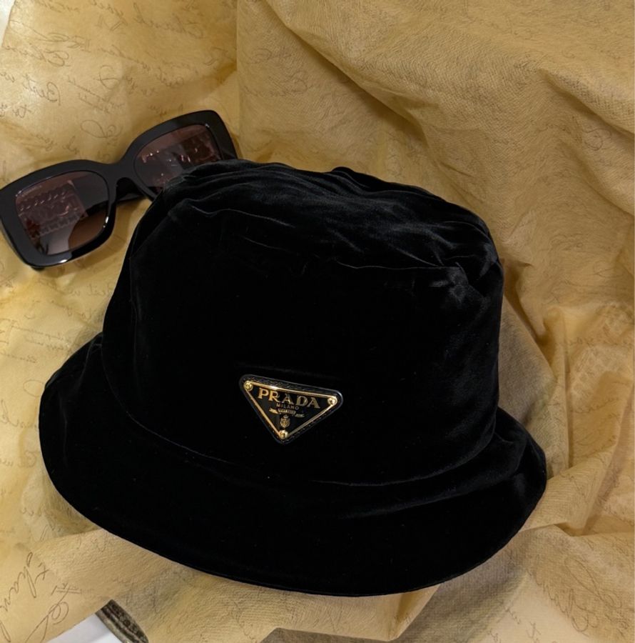 Prada 黑色絲絨漁夫帽-0
