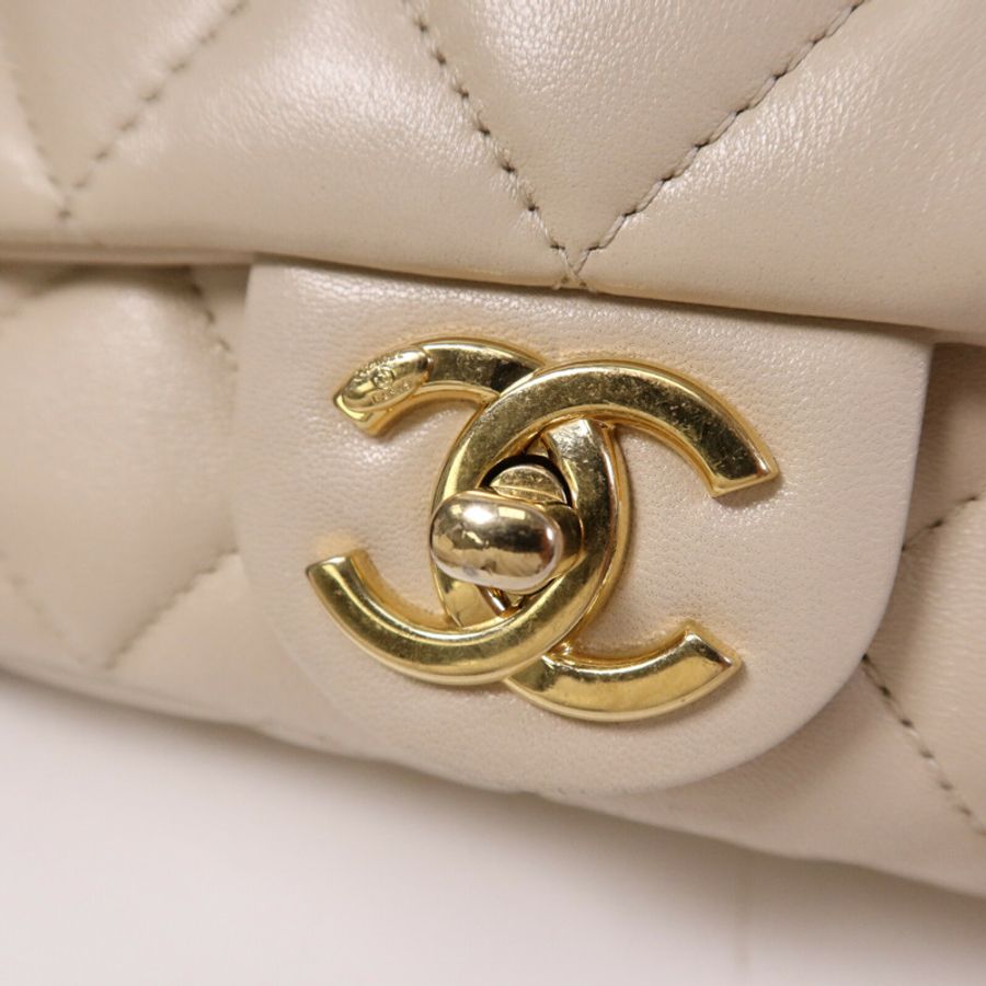 CHANEL 牛皮皮革Chain Shoulder金扣肩背袋-6