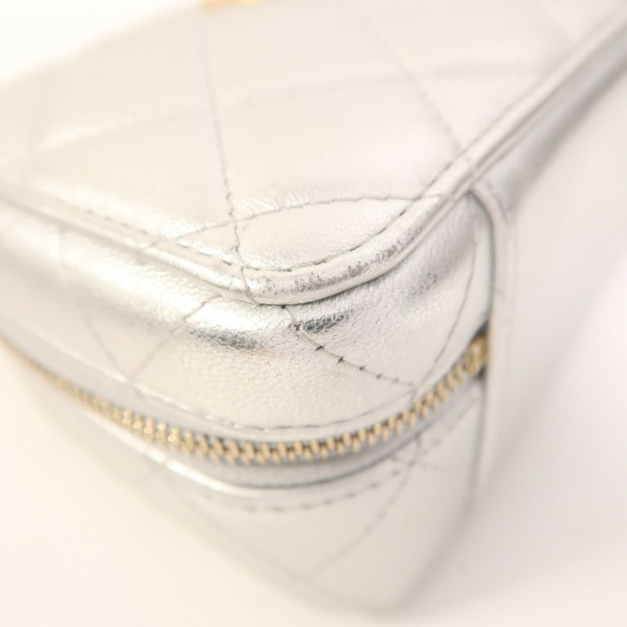 CHANEL 牛皮皮革Vanity Case金扣鏈帶手挽肩背兩用袋-11