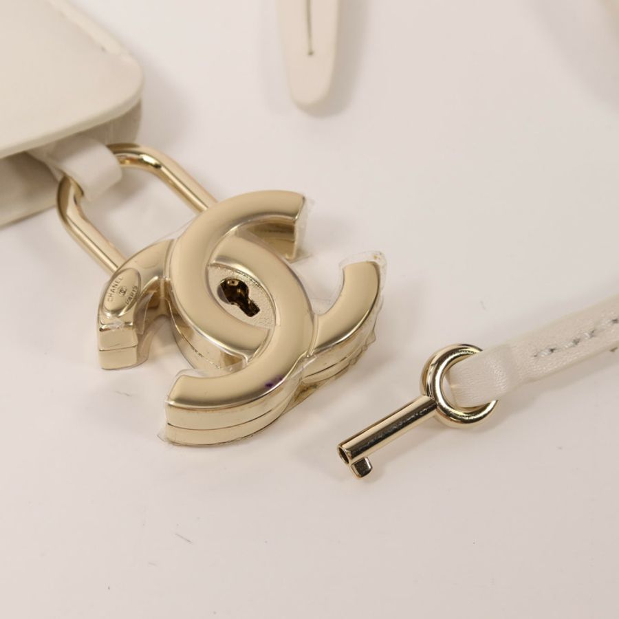 CHANEL 牛皮皮革Filigree Vanity Case Small金扣鏈帶手挽肩背兩用袋-10