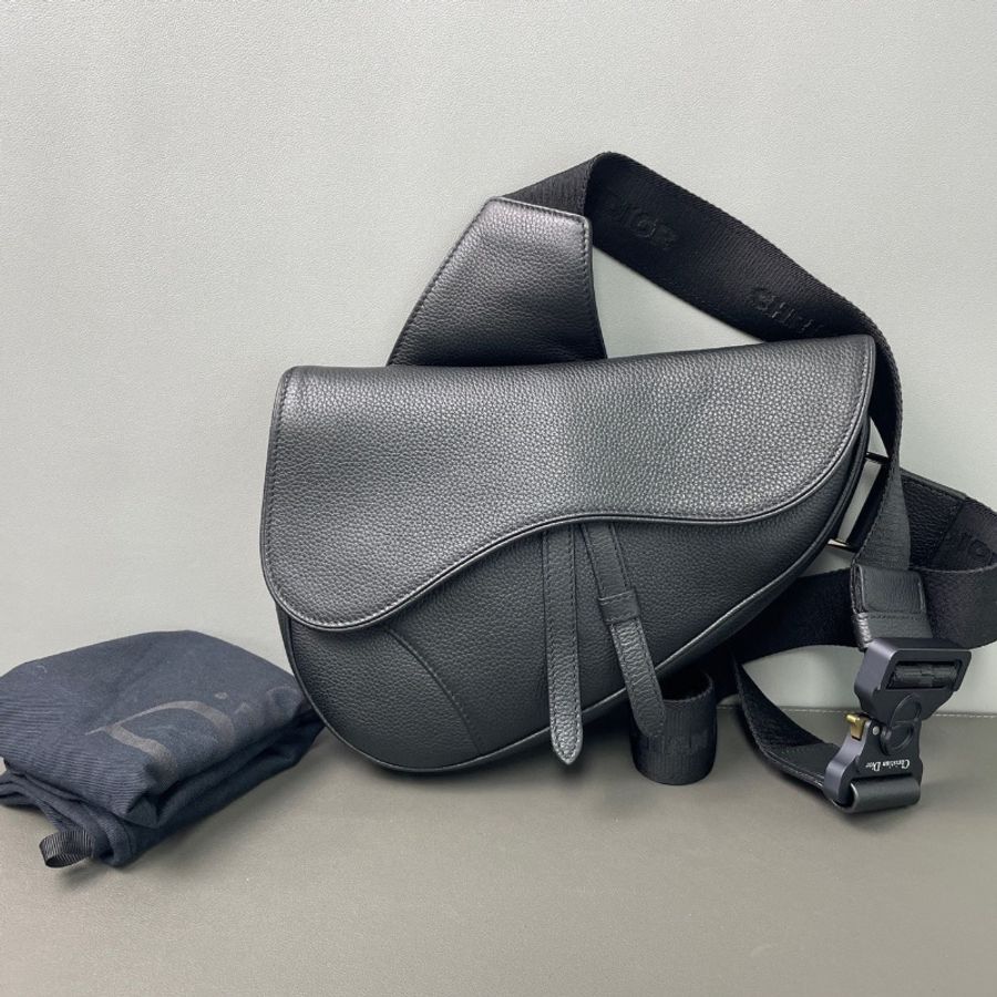 Dior Saddle系列磁性翻蓋粒面觸感牛皮黑色全皮馬鞍斜背包胸包25*16*4.5 98新配件塵袋-1